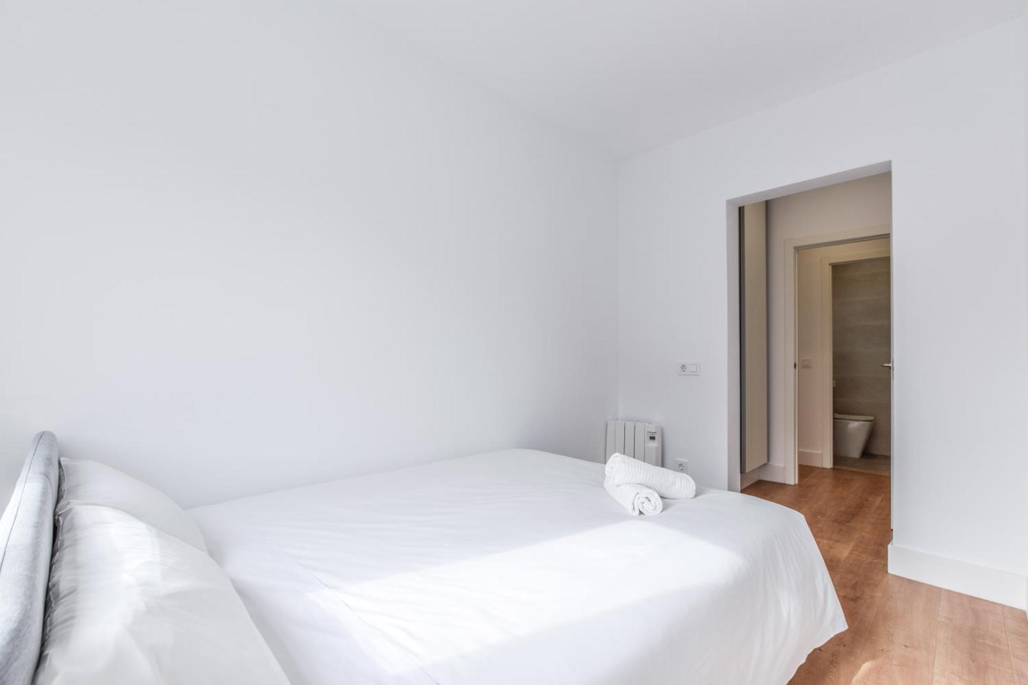 Apartamentos Reformados En Metro Pacifico Alquiler Temporal Madrid Exterior photo