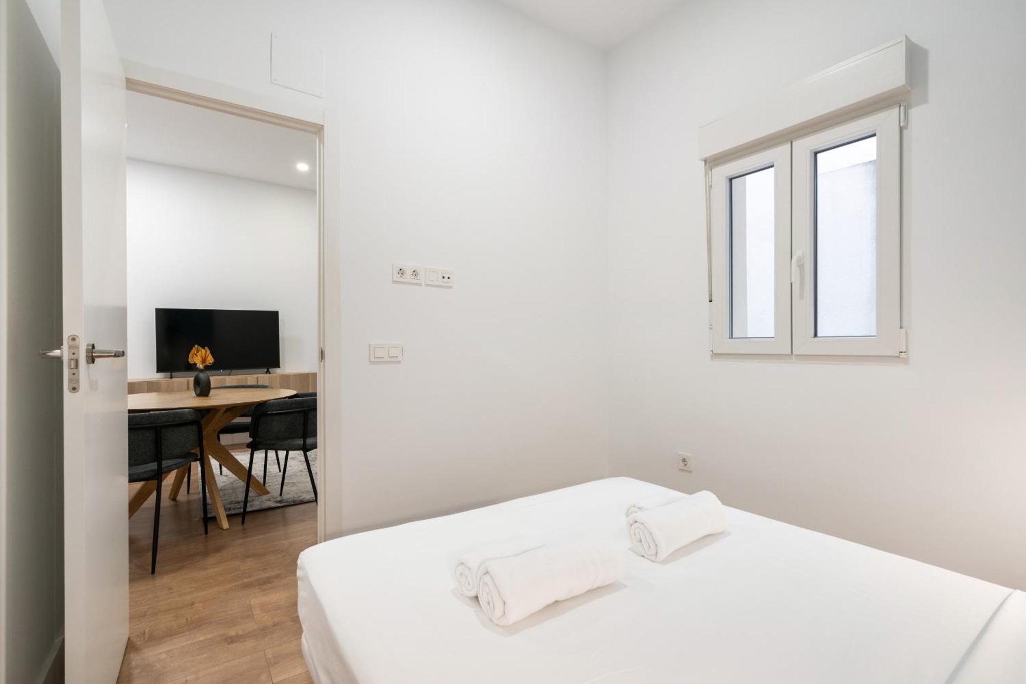 Apartamentos Reformados En Metro Pacifico Alquiler Temporal Madrid Exterior photo